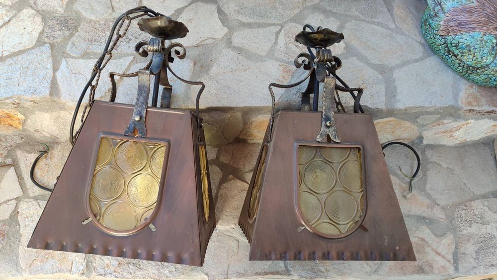 Старинни полилеи тип фенер с елементи на ковано желязо, метални капаци