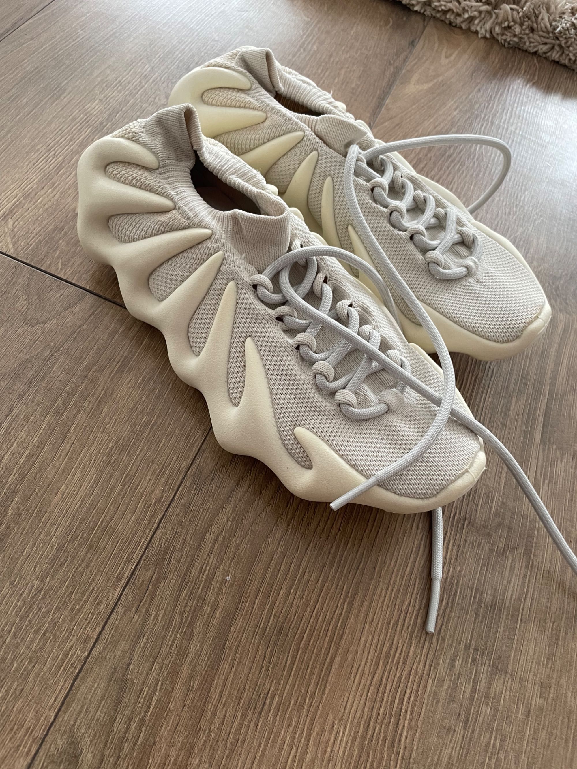 Adidas yezzy nr 41