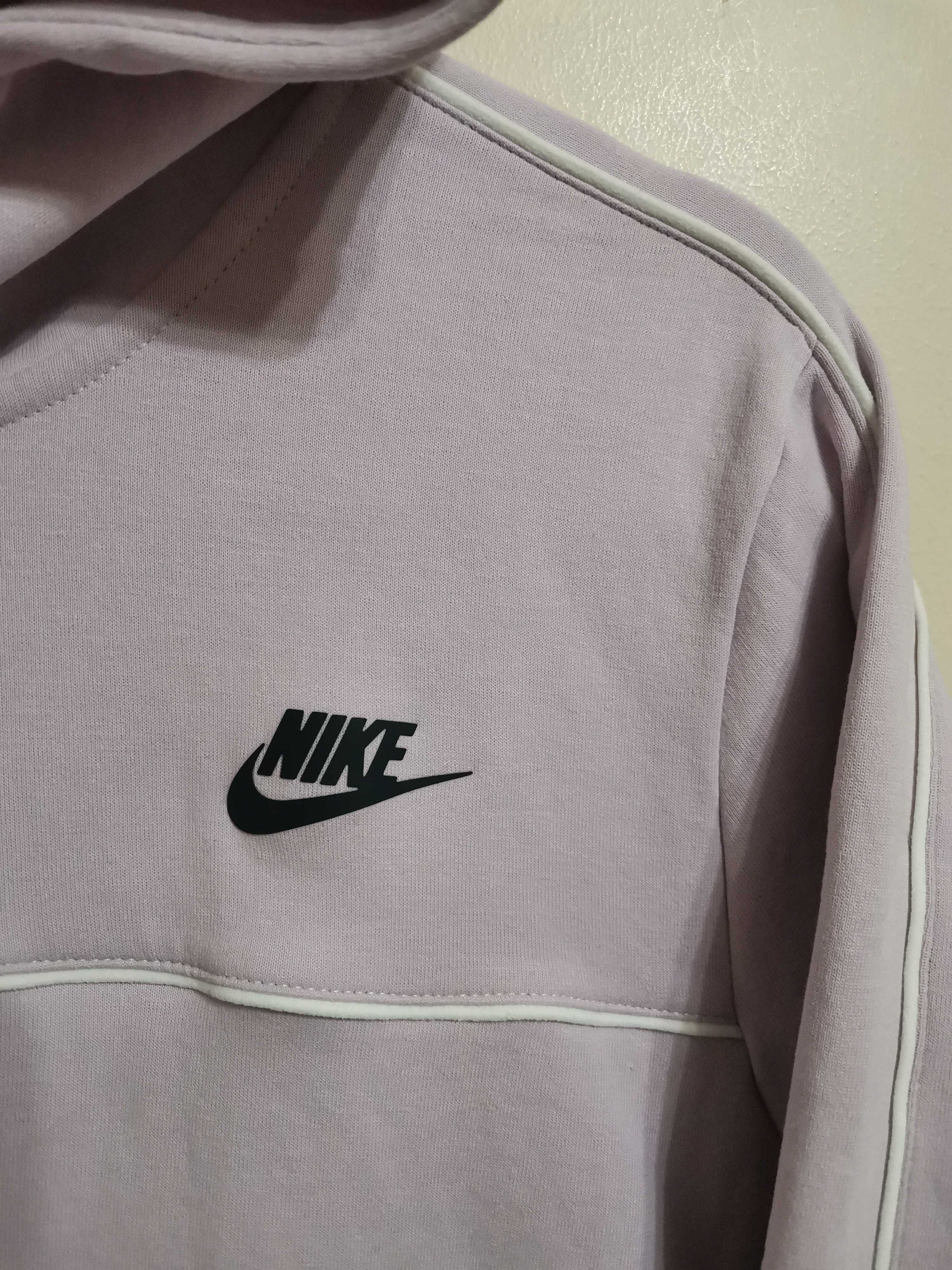 Nike Sportswear Millenium Fleece.