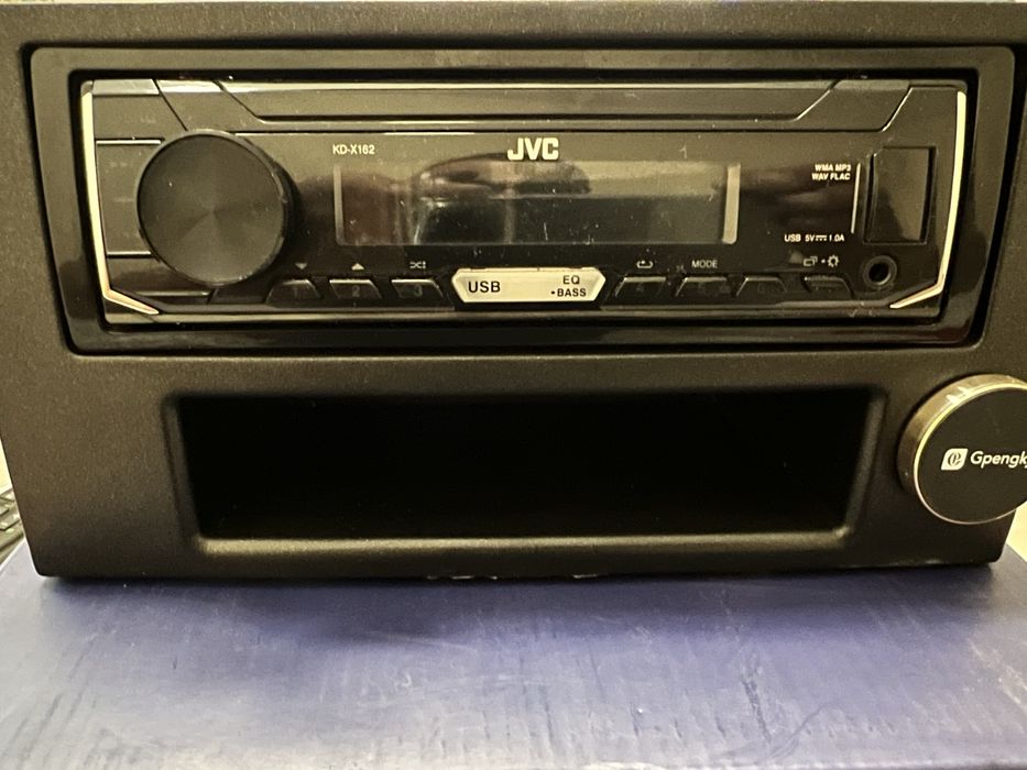 Radio jvc kd-x162 pentru ford fiesta