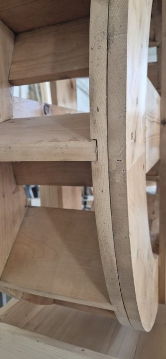 Masa cu bănci, confectionate manual din lemn