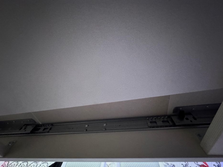 Продам раздвижной стол.