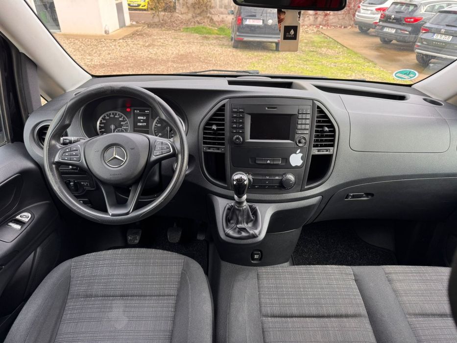 Mercedes-Benz Vito 8+1 Locuri Fab 2015 Motor 1,6 diesel  Km 258000