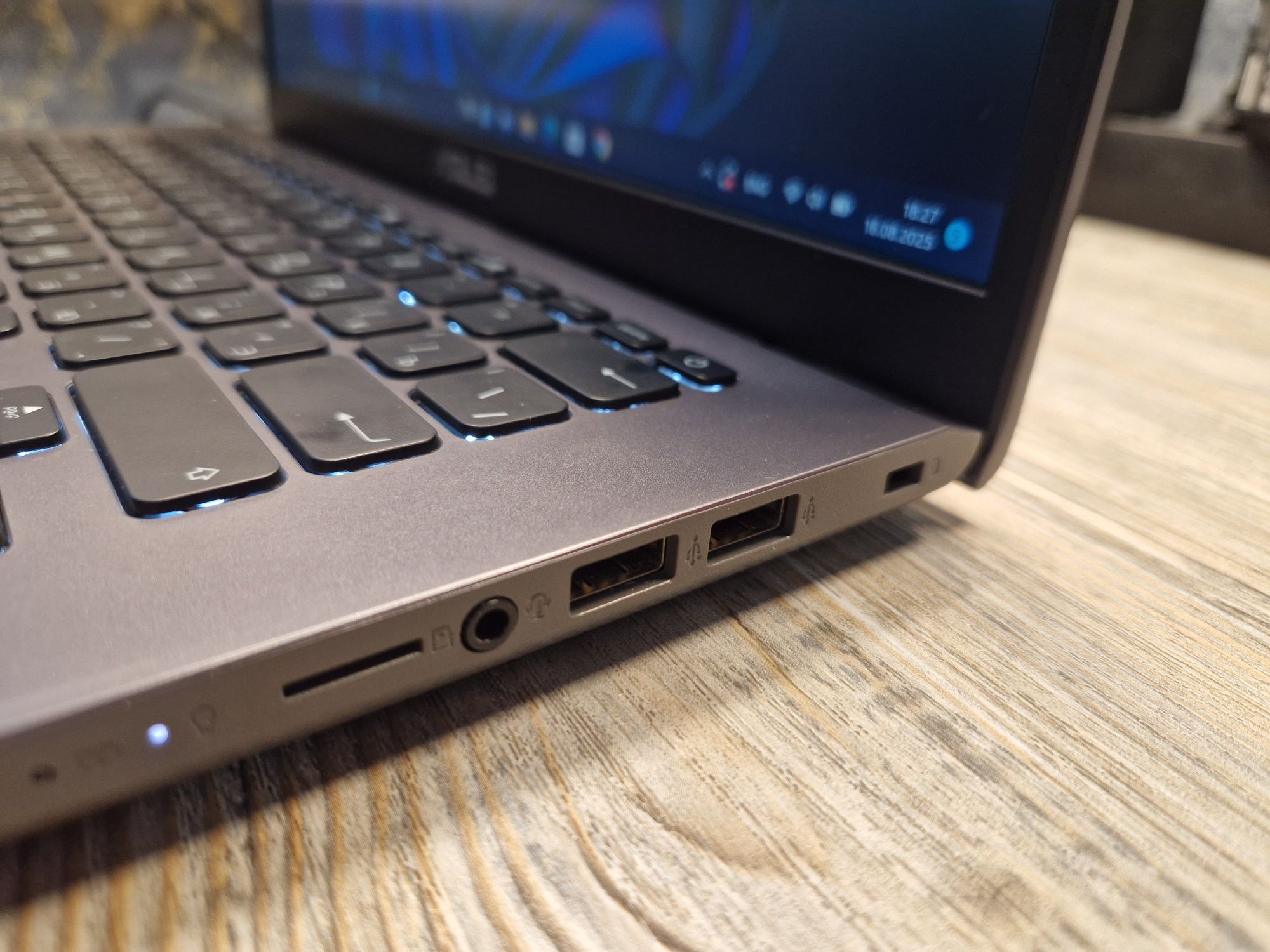 Ноутбук Asus Corei3\SSD+HDD состояние хорошее
