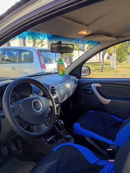 Vând Dacia Sandero an 2009 mai multe detalii la Nr de telefon