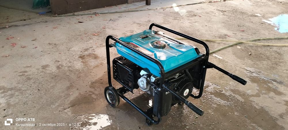 Бензиновый электрогенератор