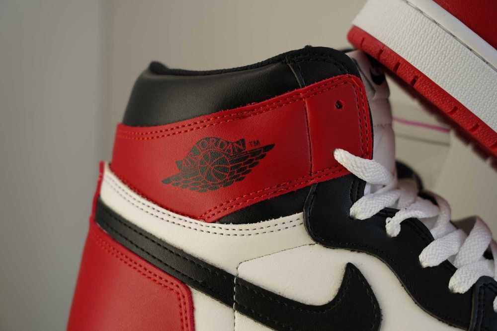 Adidași Jordan 1 Retro High OG Black Toe, Unisex, Cu Cutie / Accesorii