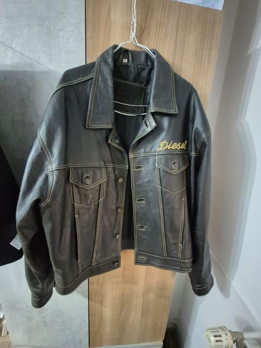 Vând  geaca de piele Diesel