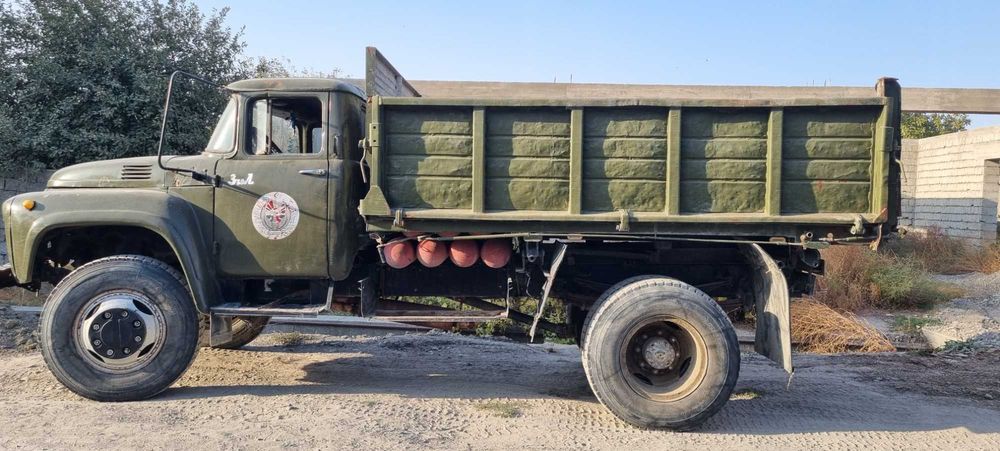 Zil 130 samosval