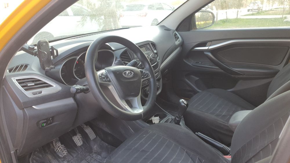 Lada Vesta sotiladi.