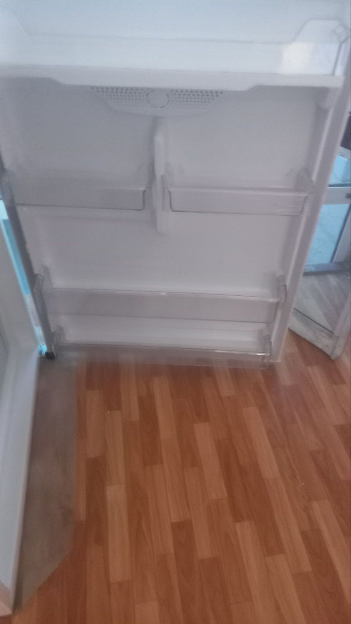 Холодильник продается
