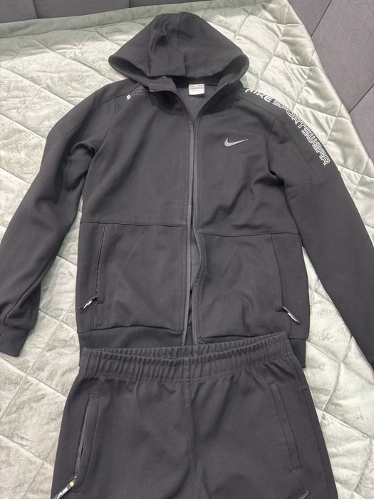 Продам спортивный костюм