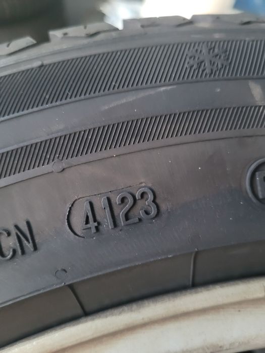 Roti BMW  iarna 225/55/17 Anvelope ca noi 8mm.