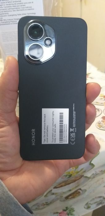 Vînd smartphone honor 400 nou in cutie