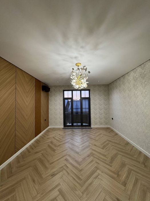 Уч кахрамон постидан 2.5 км кирганда 6 хонали уй сотилади uch qahramon