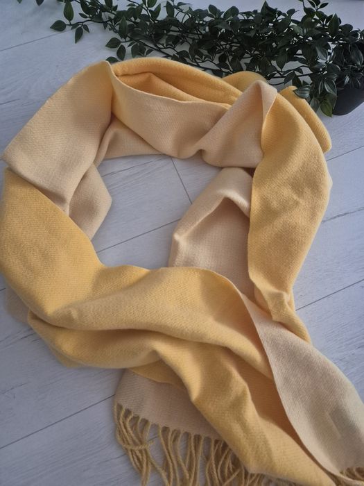 NOU fular gros 2 fete galben si crem