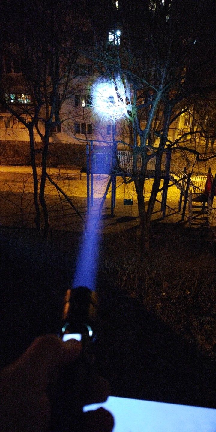Lanterna LED, fascicul foarte puternic, reîncărcabilă la port USB tip
