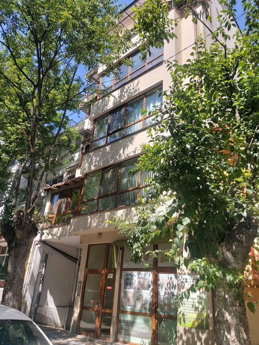 Апартамент под наем,  център