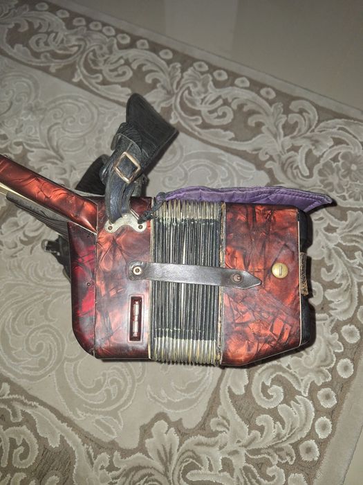 Vând acordeon Hohner