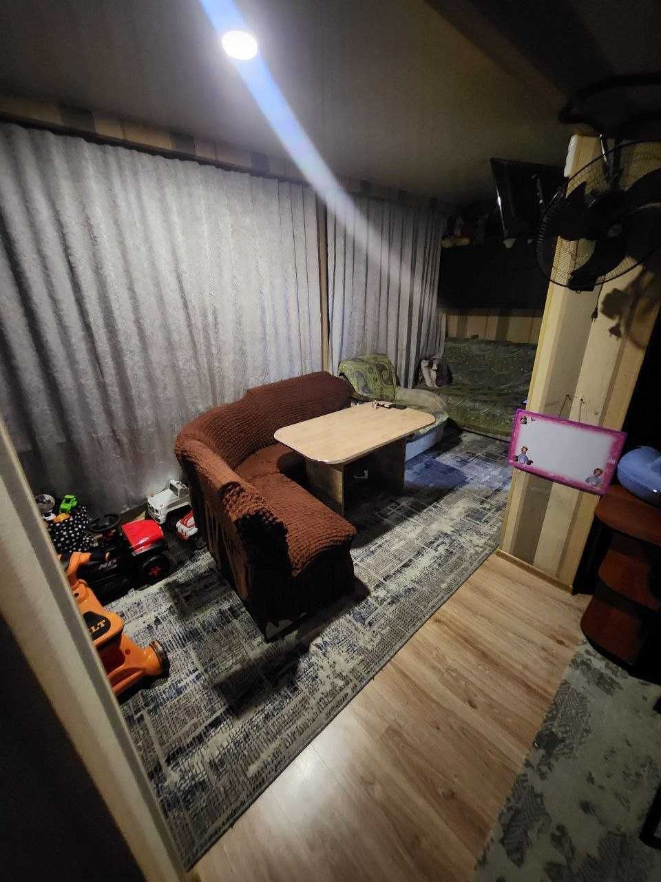 Шота Руставели 3/5/5 кирпич балкон 2 на 6 68м²