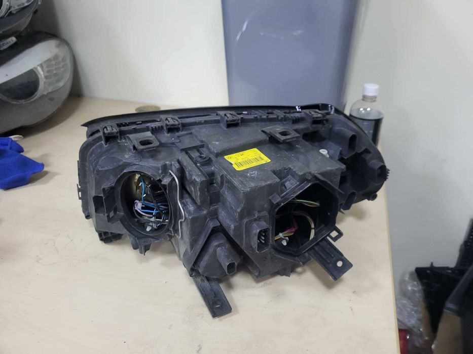 Десен фар BMW X3 E83 ксенон завиващ desen far бмв 3 83