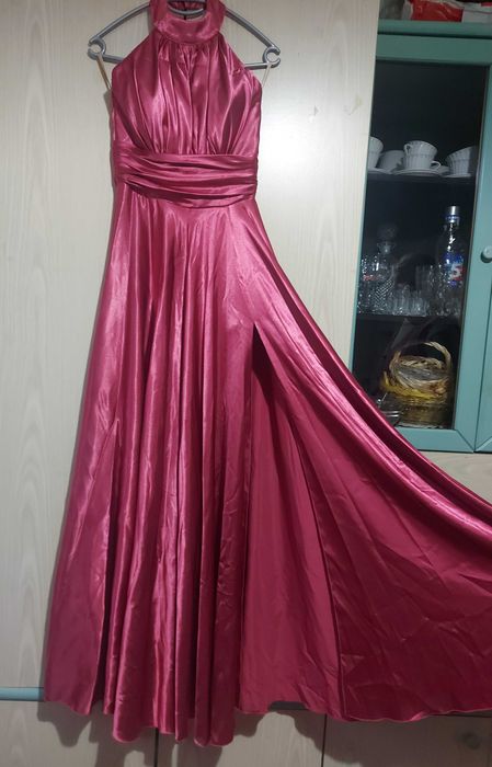 Дълга официална сатенена рокля