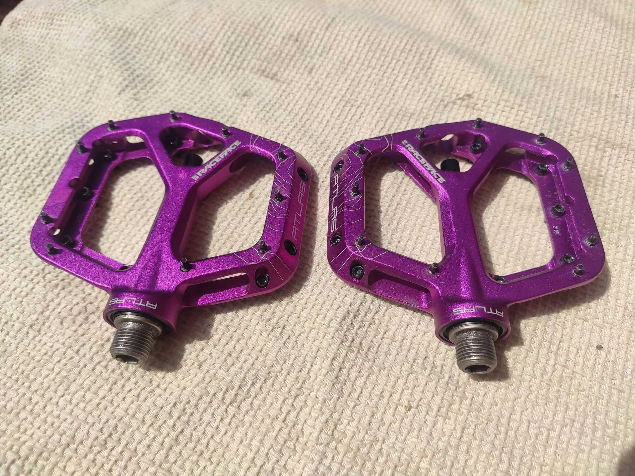 Pedale RaceFace Enduro Downhill Atlas Purple noi