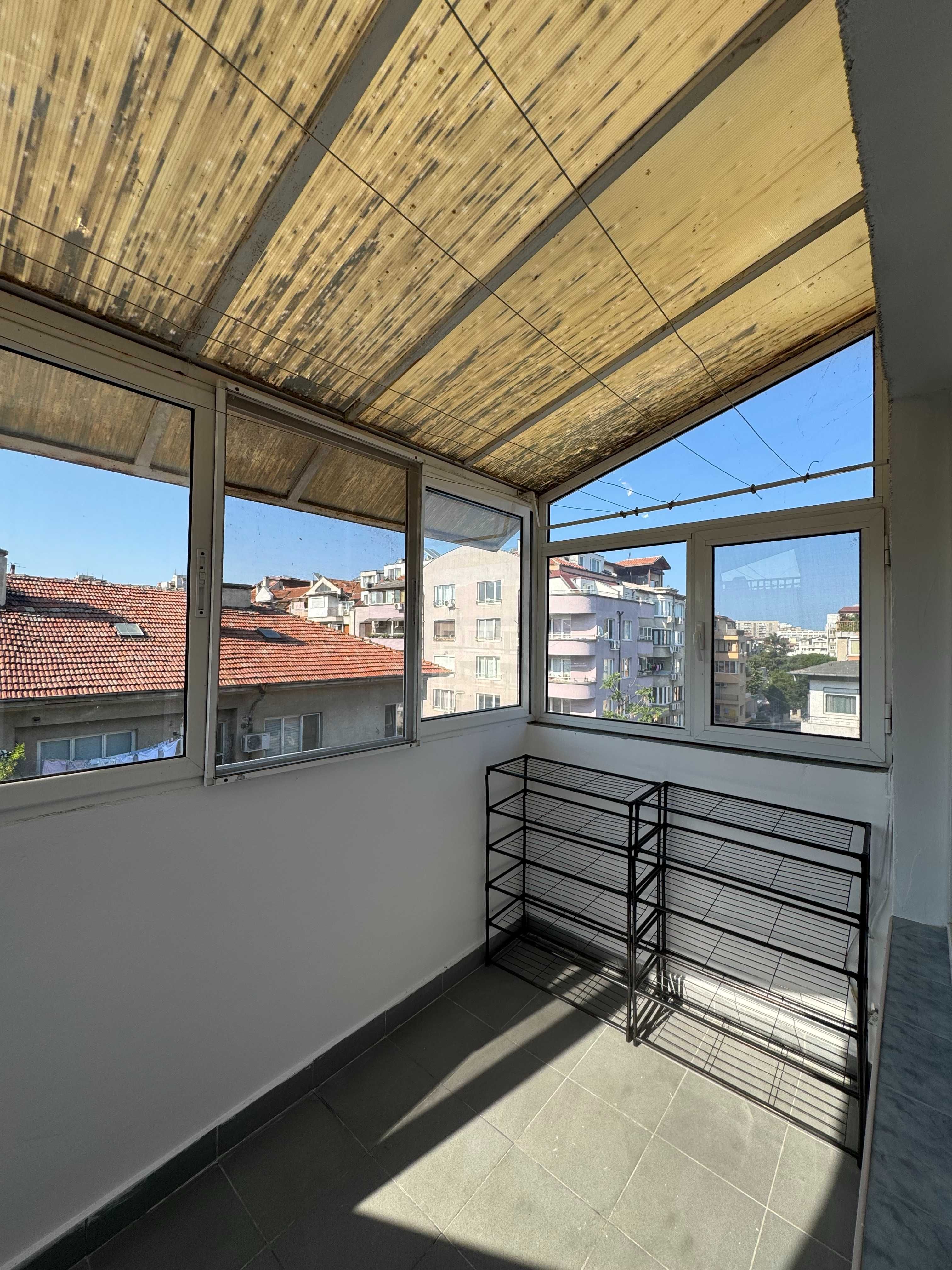 Продава се 3-стаен апартамент - 71 кв.м, кв. Възраждане, Бургас