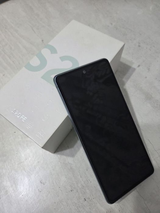 Телефон  Samsung s20 fe