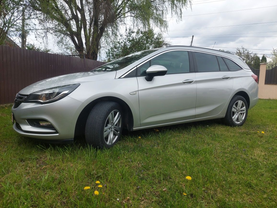 Opel astra K 1.6 dízel Cutia automata