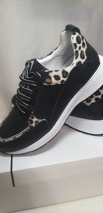 Кожаные кроссовки тренд 40 размер новые Турция