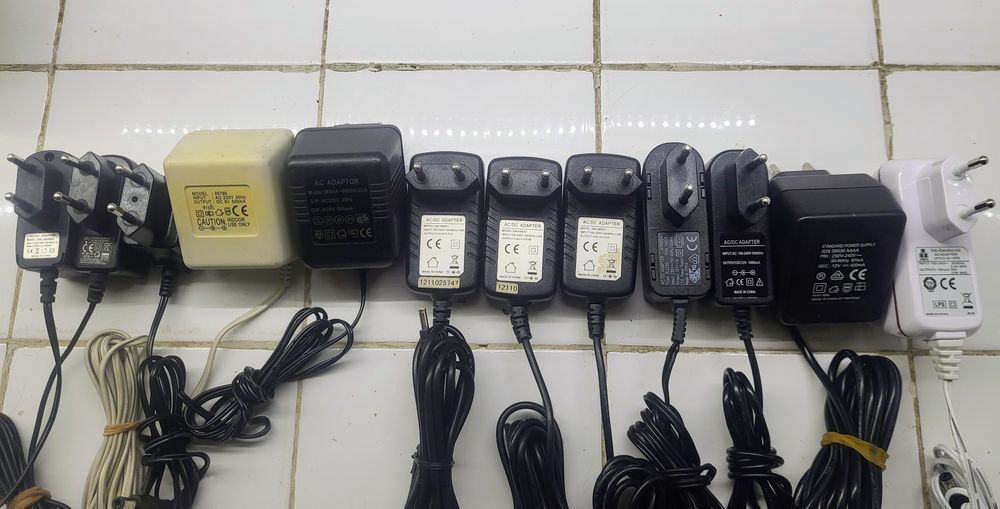 Продавам адаптери и драйвери от 5V до 15V и драйвериV