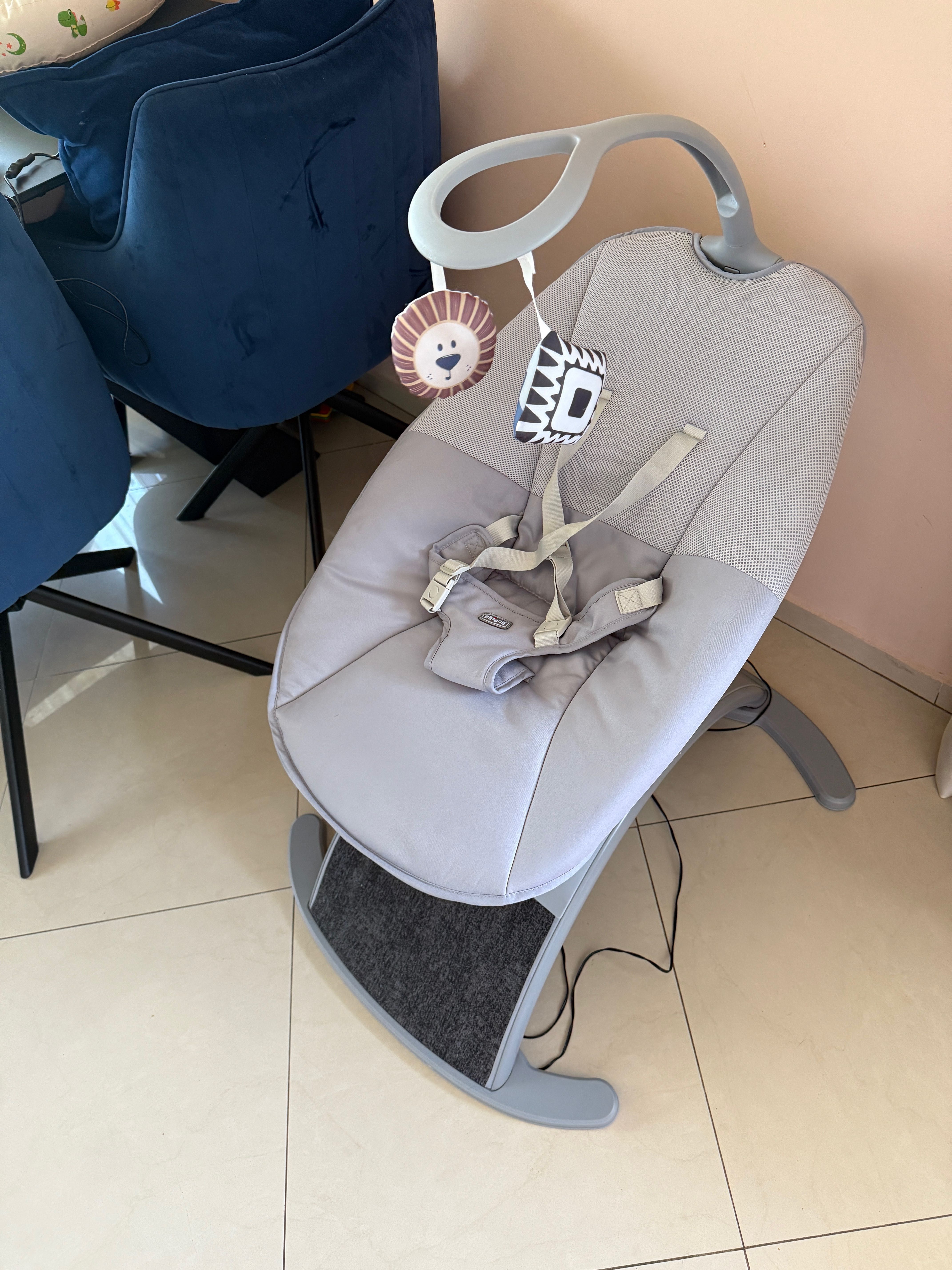 Електронна детска люлка, Chicco, Модел Comfy Wave, 61x 75 см, Сива