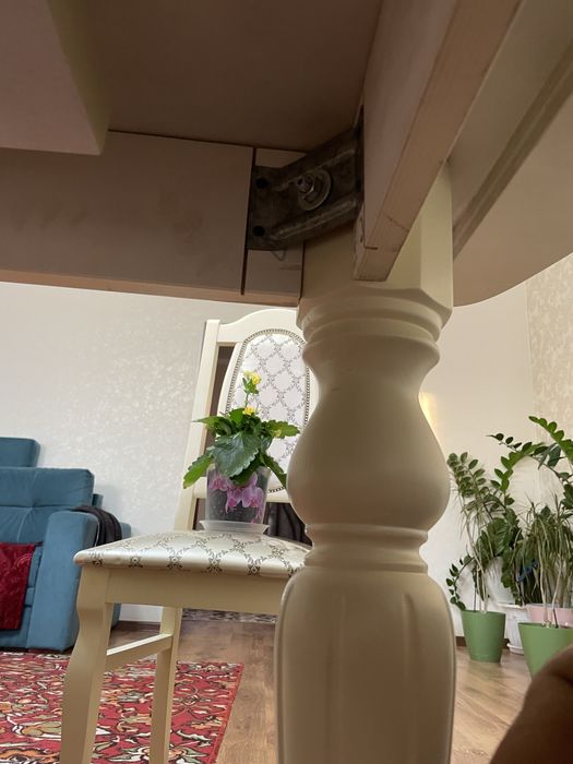 Стол. Раздвижной