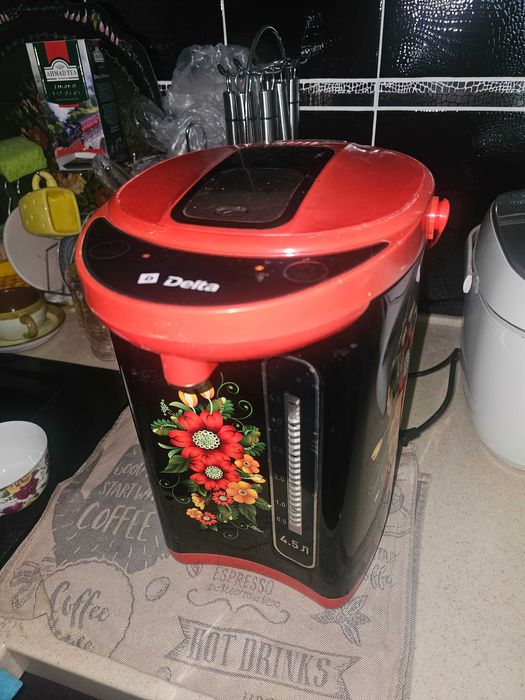 Термопот 4.5л в рабочем состоянии