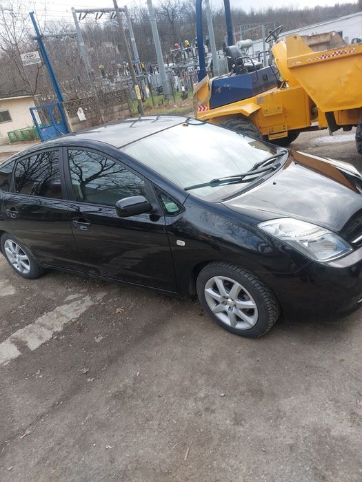 Vând toyota prius 1.5 benzina  hibrid