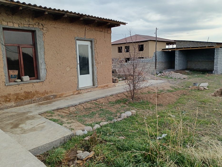 Товоксойда ховли сотилади