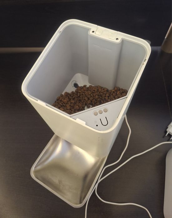 Dozator Xiaomi Smart Pet Food Feeder stare perfectă  200lei
