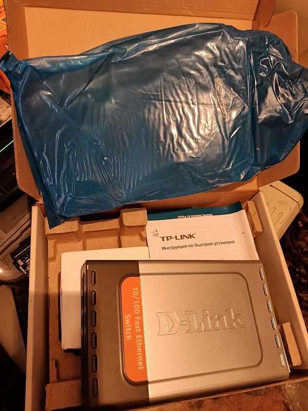 Неуправляемый коммутатор "D-link DES-1008D",