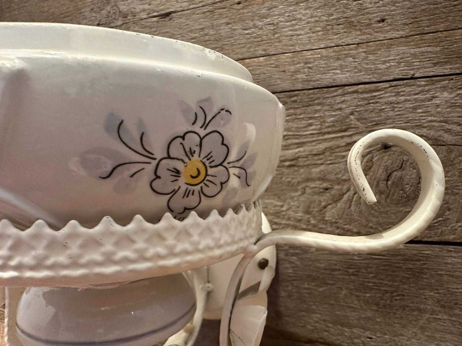 Порцеланов аплик за стена