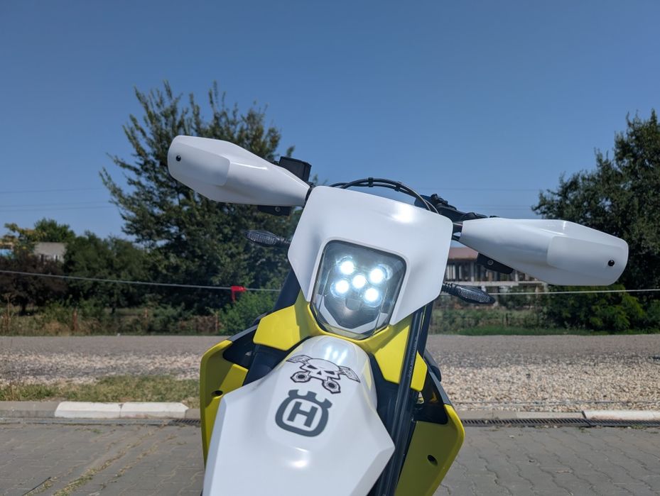 Husqvarna 701 SM 2022 Supermoto