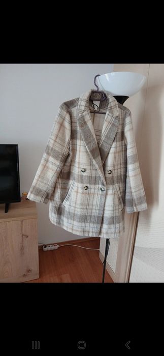 Palton in carouri H&M