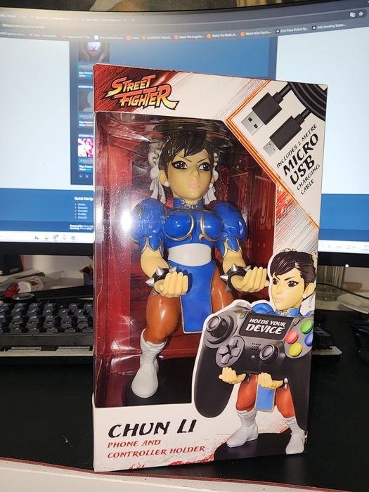 Vand figurina Chun Li noua.