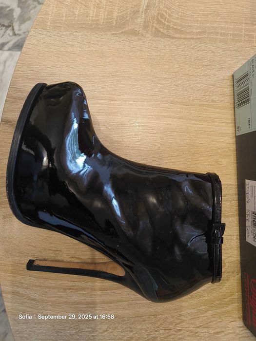 Продавам дамски черни боти Buffalo London