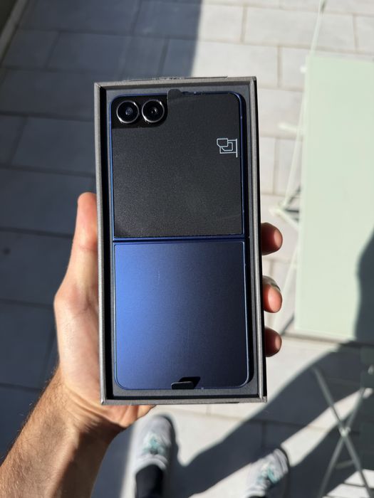 Samsung Galaxy Z Flip 7 512GB + casti JBl cu Bluetooth cadou