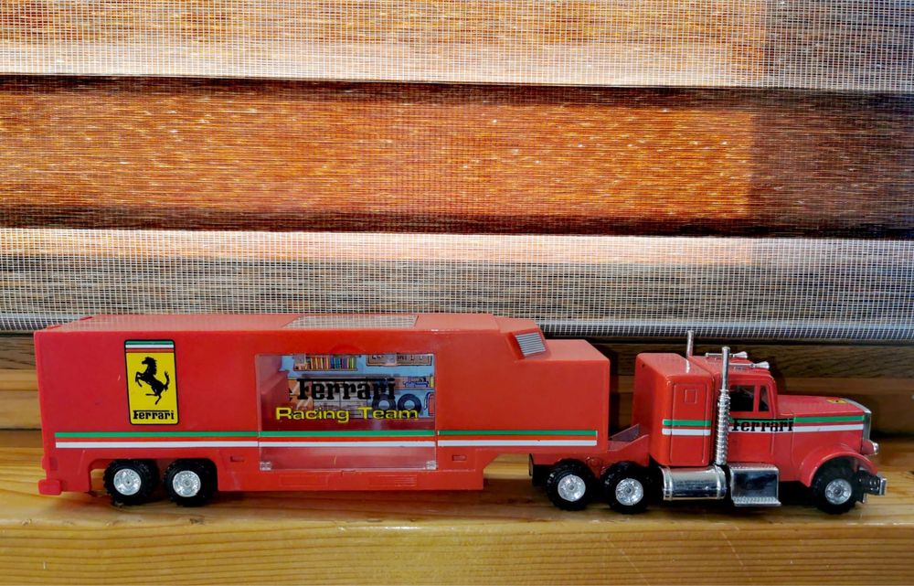 Американски транспортен камион Maisto бял космическа совалка Атлантис