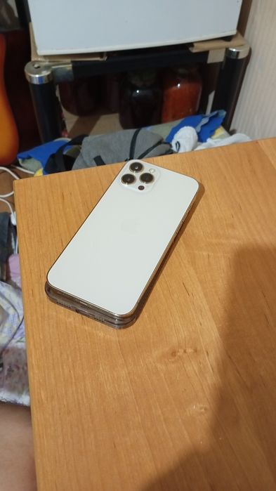 Айфон 12 про макс в хорошем состоянии