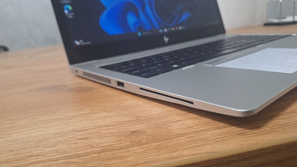 Срочно продается Ноутбук HP elite book сенсор идеальном состоянии
HP e