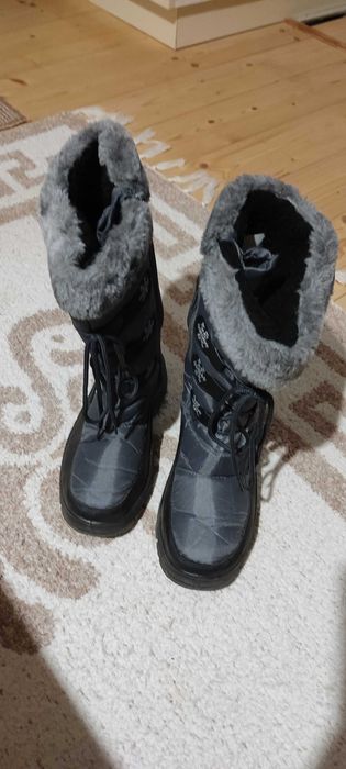 Чисто нови дамски апрески 36,5 размер с естествена вата