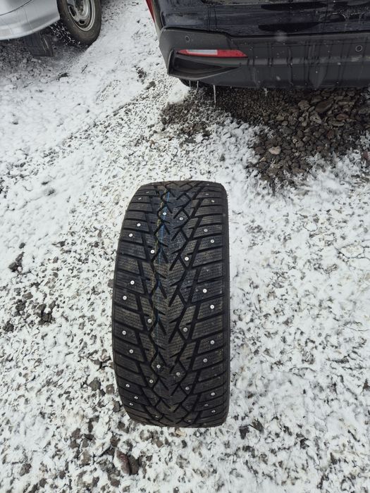 Double Star Winter KING DW0 225/40 R18 92 H с шипами